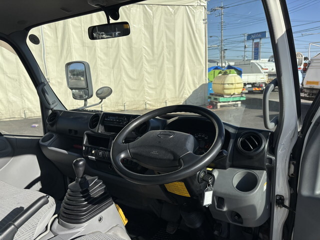 日野デュトロコンテナ専用車小型（2t・3t）[写真31]