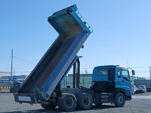 いすゞギガダンプ大型（10t）[写真02]