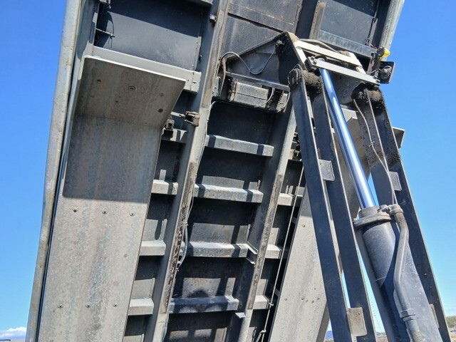 いすゞギガダンプ大型（10t）[写真30]