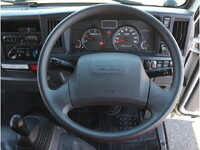 いすゞエルフ冷凍車（冷蔵車）小型（2t・3t）[写真18]