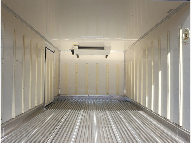 いすゞエルフ冷凍車（冷蔵車）小型（2t・3t）[写真08]