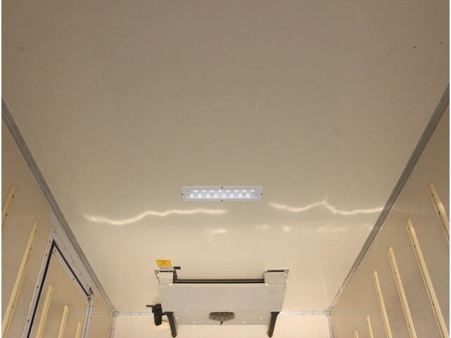 いすゞエルフ冷凍車（冷蔵車）小型（2t・3t）[写真09]