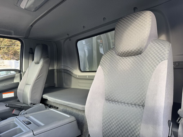 いすゞフォワードアルミウイング中型（4t）[写真13]