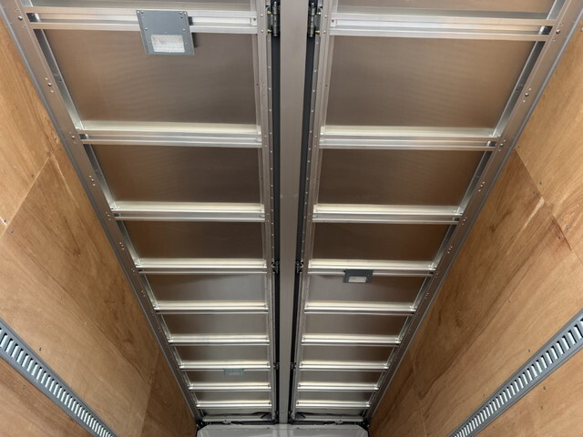 いすゞフォワードアルミウイング中型（4t）[写真17]