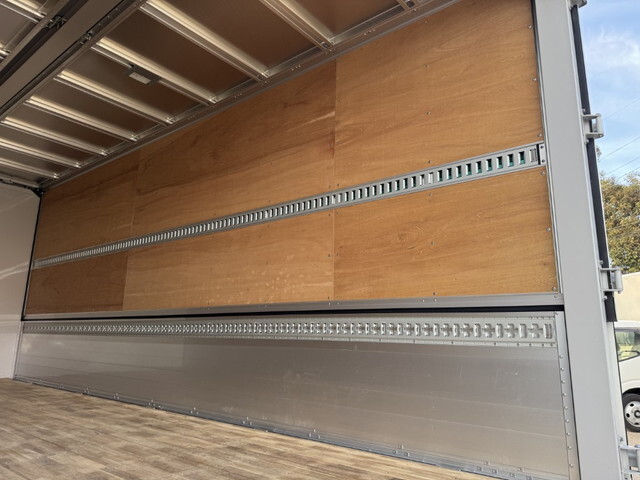 いすゞフォワードアルミウイング中型（4t）[写真19]