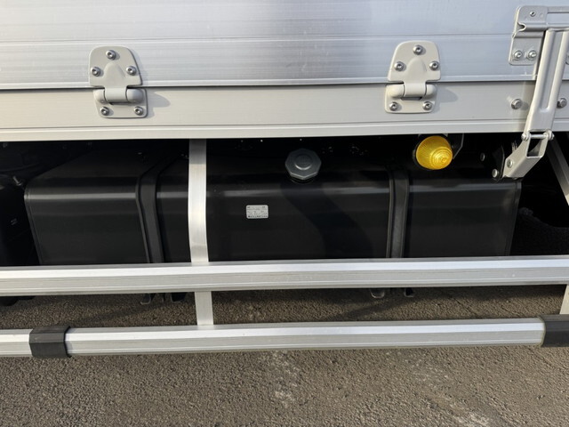 いすゞフォワードアルミウイング中型（4t）[写真28]