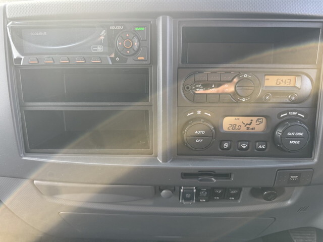 いすゞフォワードアルミウイング中型（4t）[写真08]