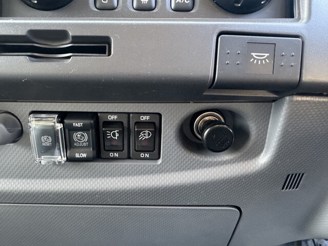 いすゞフォワードアルミウイング中型（4t）[写真09]