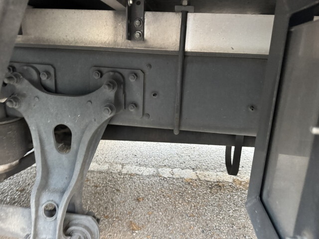 日野レンジャー冷凍車（冷蔵車）中型（4t）[写真38]