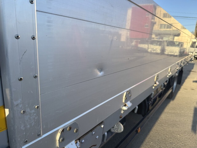 三菱ふそうファイターアルミブロック中型（4t）[写真37]