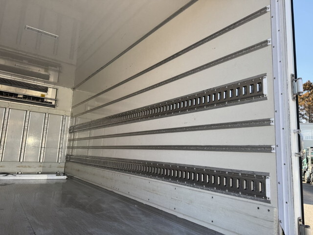 日野デュトロ冷凍車（冷蔵車）小型（2t・3t）[写真20]