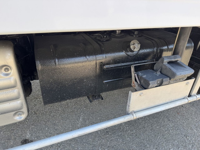 日野デュトロ冷凍車（冷蔵車）小型（2t・3t）[写真35]