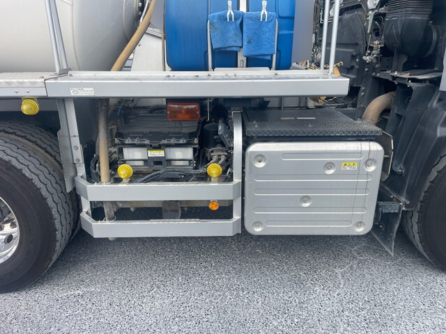 いすゞギガミキサー車（コンクリートミキサー）大型（10t）[写真17]