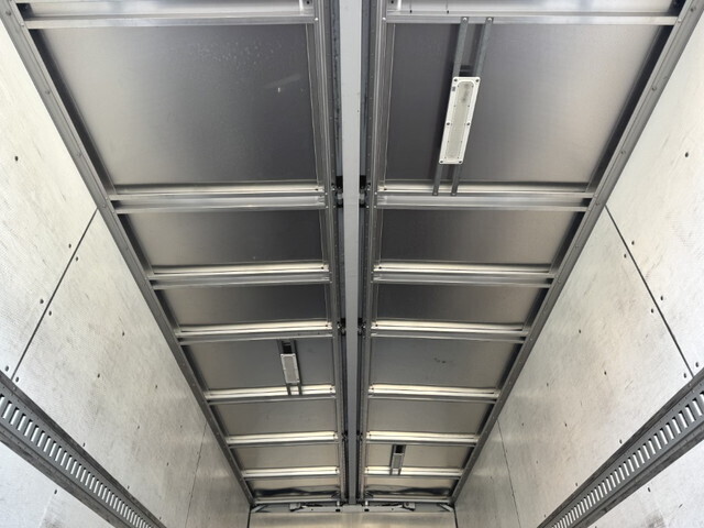 三菱ふそうファイターアルミウイング中型（4t）[写真18]