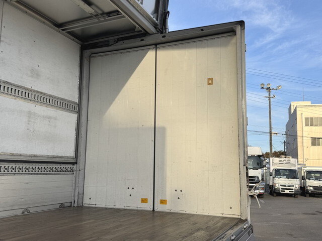 三菱ふそうファイターアルミウイング中型（4t）[写真30]