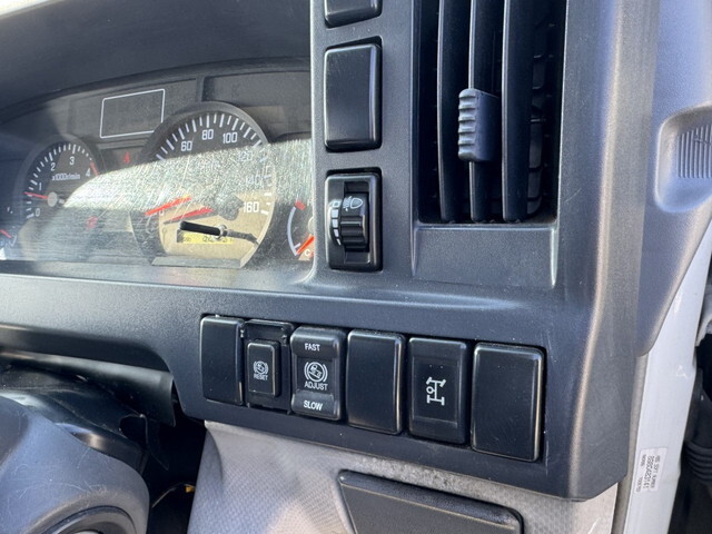 いすゞエルフクレーン4段小型（2t・3t）[写真23]