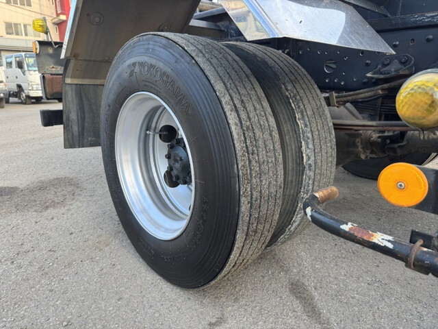 三菱ふそうファイターコンテナ専用車中型（4t）[写真12]