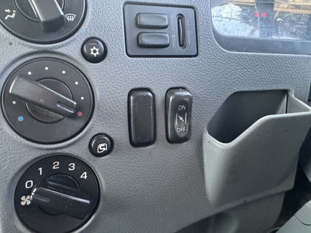 三菱ふそうファイターコンテナ専用車中型（4t）[写真23]