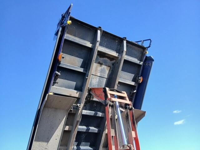 日野プロフィアダンプ大型（10t）[写真28]