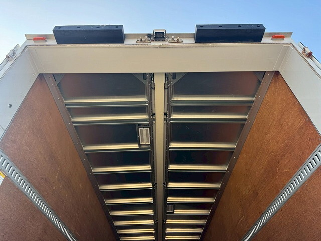 UDトラックスクオンアルミウイング大型（10t）[写真11]