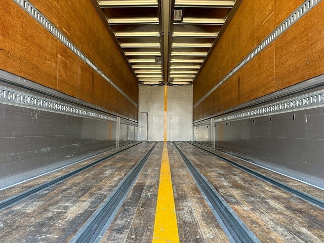 UDトラックスクオンアルミウイング大型（10t）[写真12]