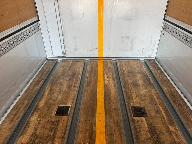 UDトラックスクオンアルミウイング大型（10t）[写真13]