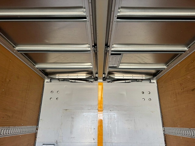 UDトラックスクオンアルミウイング大型（10t）[写真14]