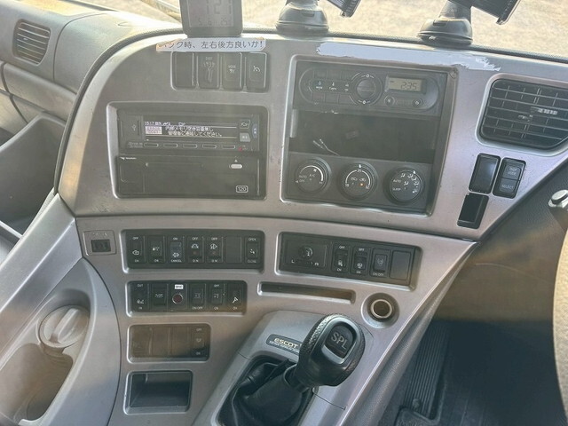 UDトラックスクオンアルミウイング大型（10t）[写真32]