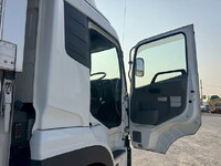 UDトラックスクオンアルミウイング大型（10t）[写真38]