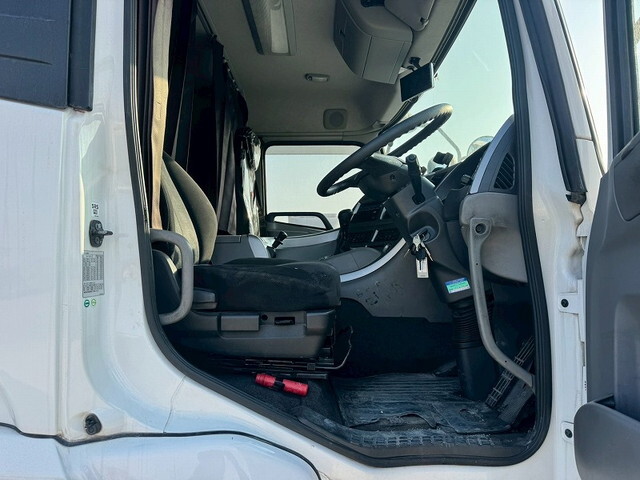 UDトラックスクオンアルミウイング大型（10t）[写真38]