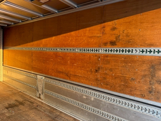 UDトラックスコンドルアルミウイング中型（4t）[写真11]