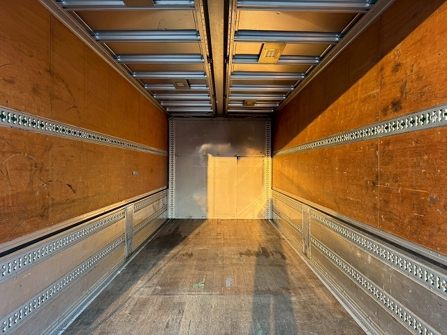 UDトラックスコンドルアルミウイング中型（4t）[写真12]