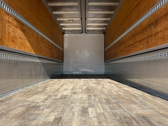 いすゞフォワードアルミウイング中型（4t）[写真14]