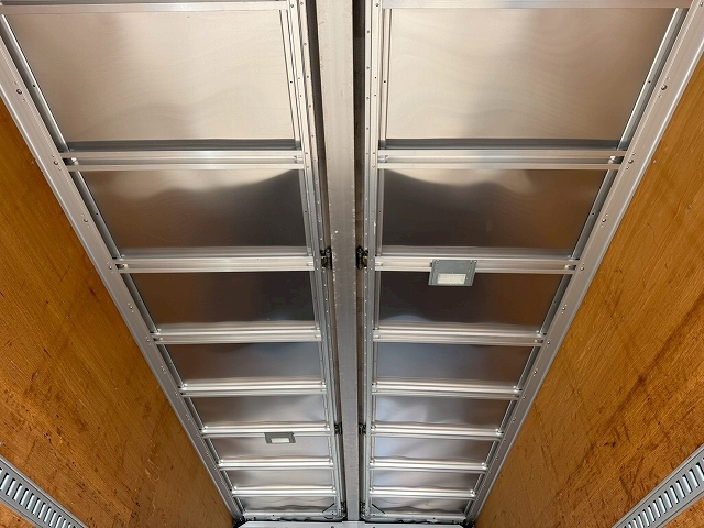 いすゞフォワードアルミウイング中型（4t）[写真15]