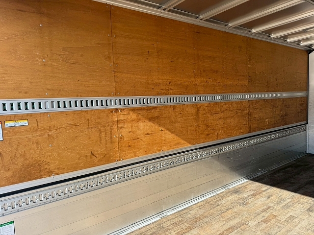 いすゞフォワードアルミウイング中型（4t）[写真16]