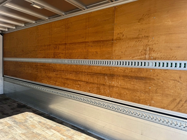 いすゞフォワードアルミウイング中型（4t）[写真17]