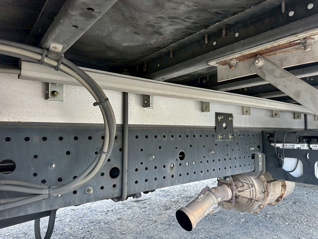 いすゞフォワードアルミウイング中型（4t）[写真18]