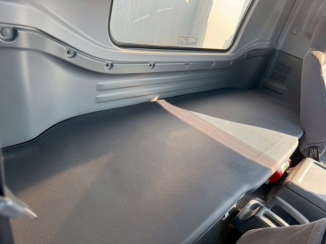 いすゞフォワードアルミウイング中型（4t）[写真32]