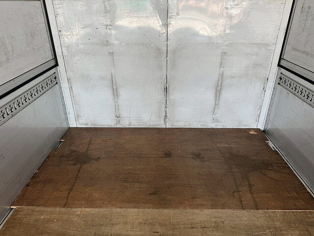 三菱ふそうスーパーグレートアルミウイング大型（10t）[写真12]