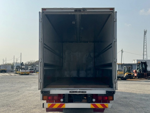 三菱ふそうスーパーグレートアルミウイング大型（10t）[写真09]