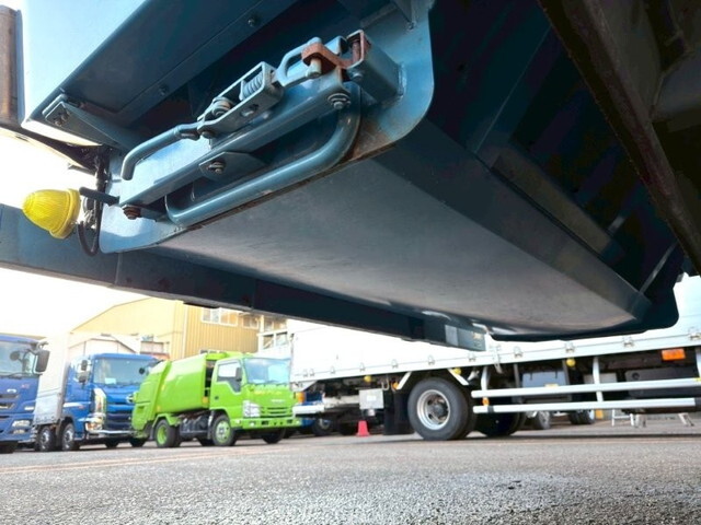 三菱ふそうファイターパッカー車（塵芥車）増トン（6t・8t）[写真19]