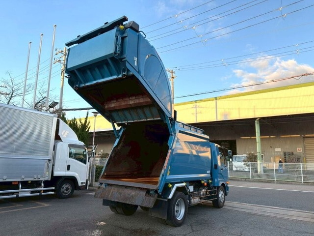 三菱ふそうファイターパッカー車（塵芥車）増トン（6t・8t）[写真05]