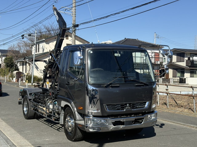 三菱ふそうファイターコンテナ専用車増トン（6t・8t）[写真01]