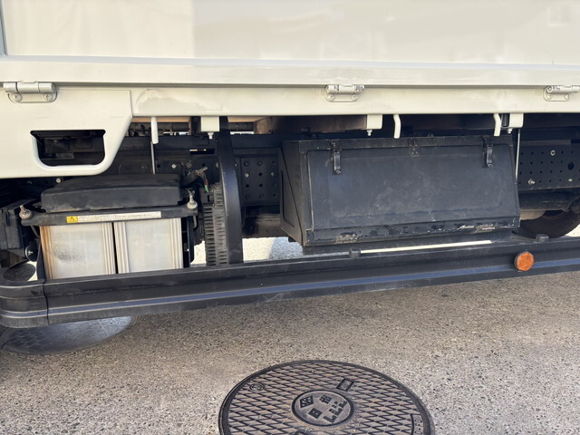 三菱ふそうキャンター平ボディ小型（2t・3t）[写真10]