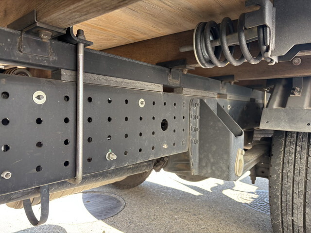 三菱ふそうキャンター平ボディ小型（2t・3t）[写真11]