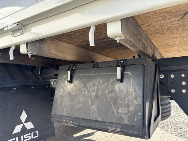 三菱ふそうキャンター平ボディ小型（2t・3t）[写真14]