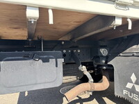 三菱ふそうキャンター平ボディ小型（2t・3t）[写真16]