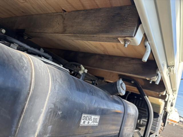 三菱ふそうキャンター平ボディ小型（2t・3t）[写真20]