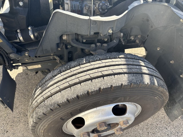 三菱ふそうキャンター平ボディ小型（2t・3t）[写真23]