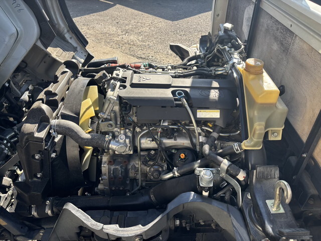 三菱ふそうキャンター平ボディ小型（2t・3t）[写真24]